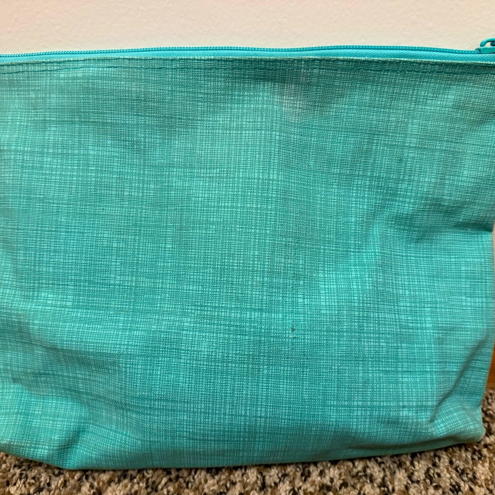 Thirty-One TEAL zipper pouch in EUC!!!!